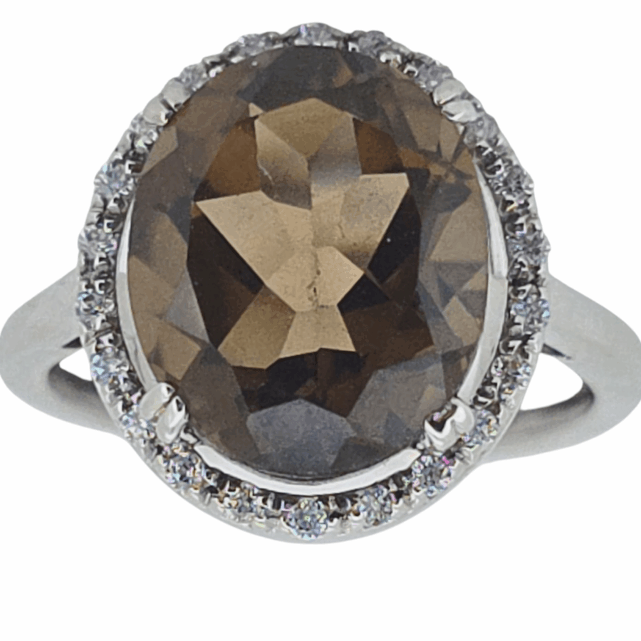 ✨ Anillo Bulgari B01 (B.Zero1) oro amarillo 18K – 12,3 g | Talla 12½ | Auténtico y oferta irrepetible Desde nuestra 4ª generación de joyeros artesanos, restauradores y recicladores de piezas de alta gama, te presentamos esta joya única: un anillo firmado Bulgari, modelo B01 (también llamado B.Zero1), en oro amarillo de 18 quilates con peso de 12,3 gramos, talla 12½, completamente auténtico, con sellos originales y número de serie. Bulgari, desde Roma 1884, ha convertido sus piezas en símbolos: arquitectura romana, lujo sutil, diseño que trasciende modas. Este anillo no es solo una joya: es una declaración de estilo que reúne tradición, autenticidad y diseño icónico. ¿Por qué es una gran oportunidad? Porque en el mercado este modelo ronda los ~3.000 € (o incluso más) y aquí lo ofrecemos por 1.495 € — prácticamente a mitad de precio. Una ganga real para alguien que sabe lo que lleva. Y, como siempre, mantenemos nuestro compromiso con la sostenibilidad: piezas pre‑amadas, restauradas y listas para brillar de nuevo. Si tienes oro viejo, te lo valoramos, hacemos recogida segura y lo descontamos del precio. Así cerramos el círculo: lujo, autenticidad y conciencia. ? WhatsApp directo ? Tel: +34 681 066 696 OR Camí Ral de Mataró — Joyería con historia. Joyas que vuelven a tener sentido.